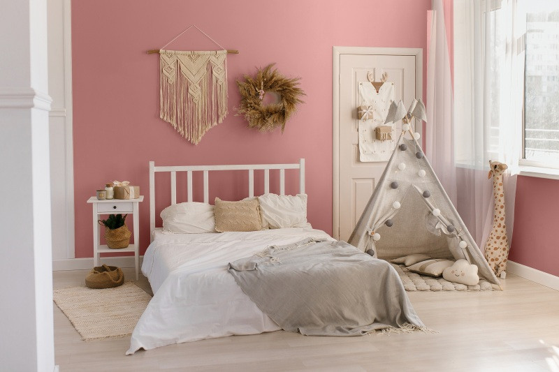 Boho Style wohnen – Schlafzimmer mit Makramee-Wandbehang.