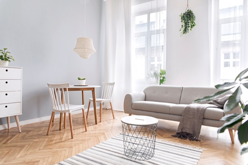 Skandi Stil – Wohnzimmer in hellen Farben.