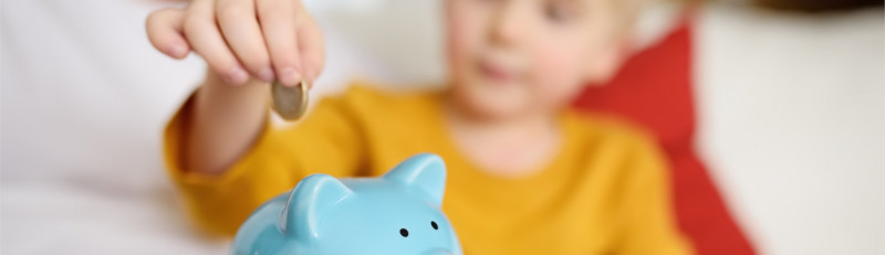 Durch eine Spardose lernt dein Kind einen verantwortungsbewussten Umgang mit Geld.