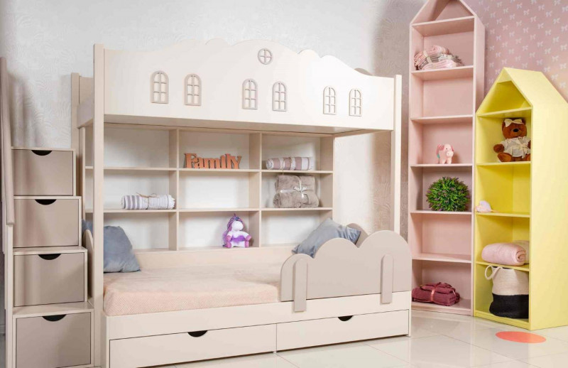 Funktionales Hochbett für kleine Kinderzimmer